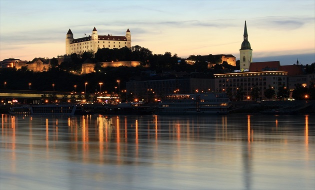 Zlatá hodinka na Dunaji