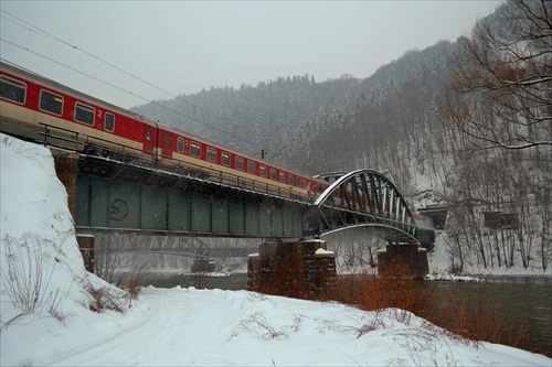 Rýchlik na Strečnianskom moste