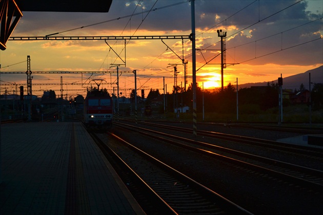 Stanica Poprad pri západe Slnka