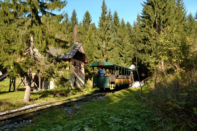 V skanzene Výchylovka