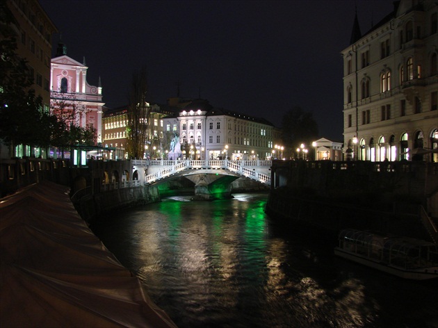 Z nočnej Ljubljany