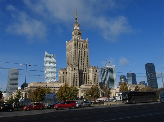 Warszawa minulosť versus prítomnosť