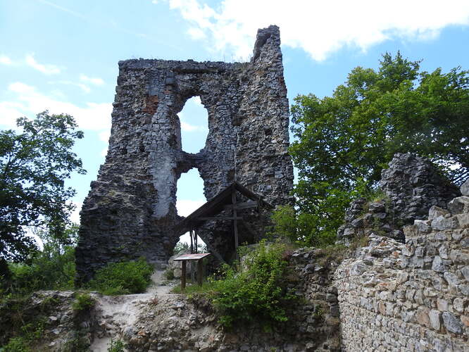dobrovodský hrad
