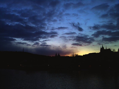 podvečerná Praha, mobilom:-/