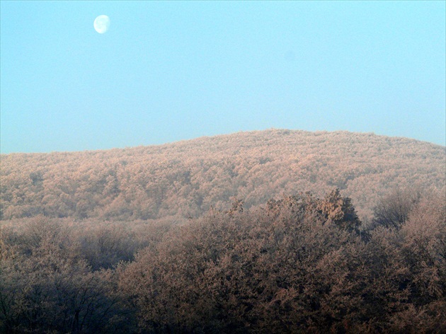 Mesiac nad Kamennou horou