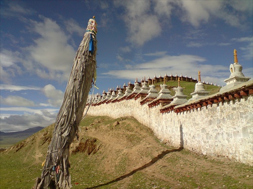za branou Tibetskeho chramu