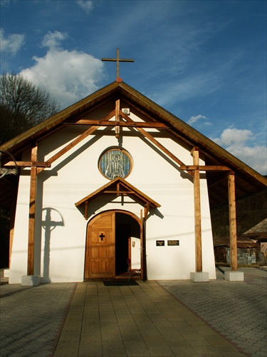 kostolík v Dolnej Bzovej I