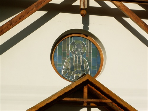 kostolík v Dolnej Bzovej -vitráž