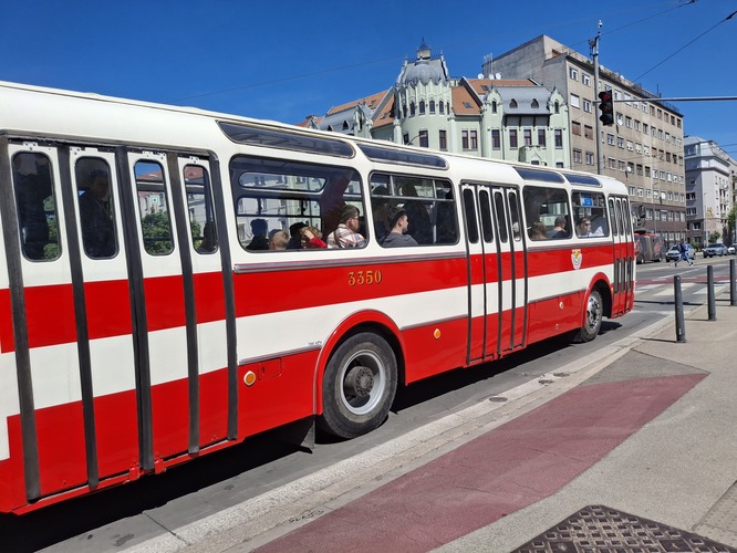 Retro bus
