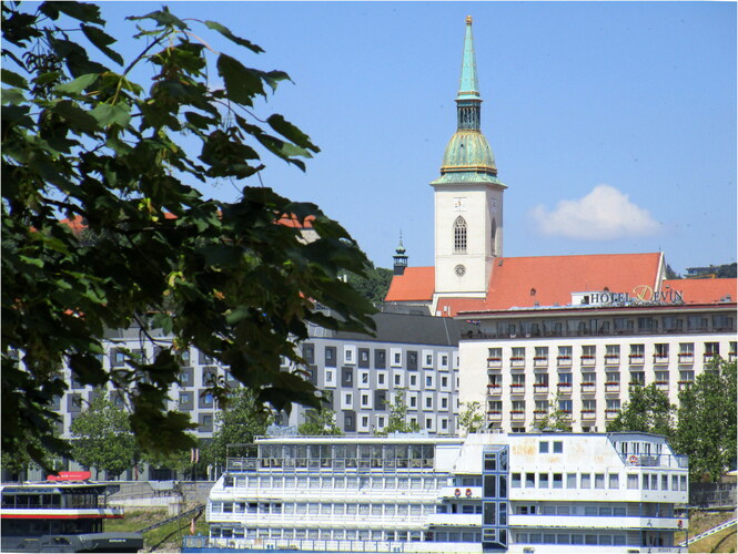 Hotel Devín a loď