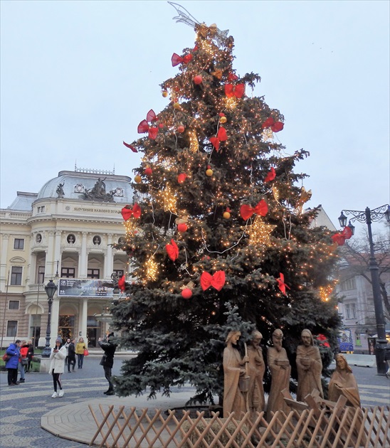 Vianočné Hviezdoslavovo námestie.