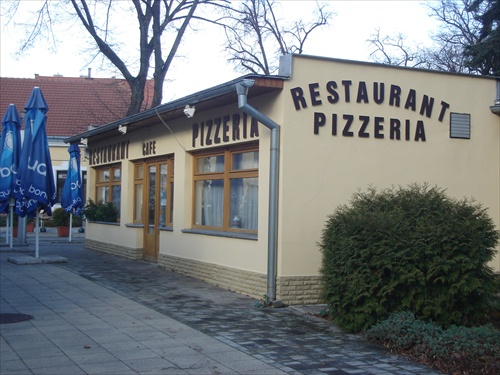 Piešťany - pizzeria v parku s galeriou
