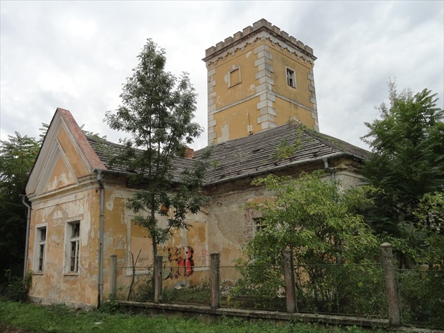 Ruiny kaštiela v Sokolovciach