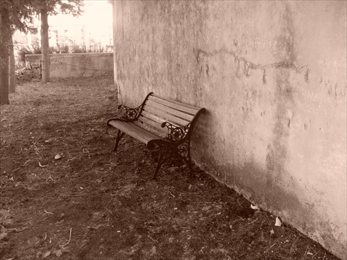 opustená lavička