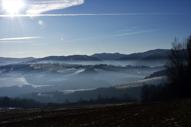 Slnečno, miestami hmla