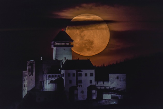 Mesiac a hrad