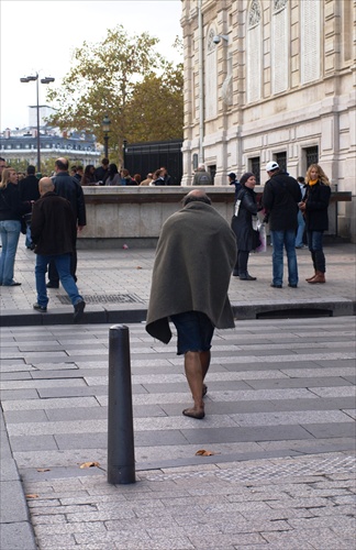 Bezdomovec - Paríž, Champs Elysee