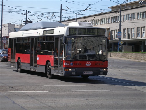 Wien Bus auf Südbahnhof