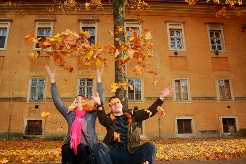 hrame sa z jesenou)) K & B