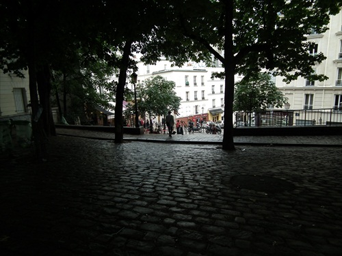 o chvíľu začne pršať... na Montmartri