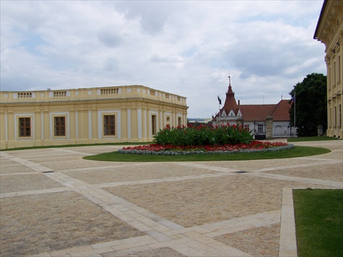 Nadvorie na Slavkovskom zamku