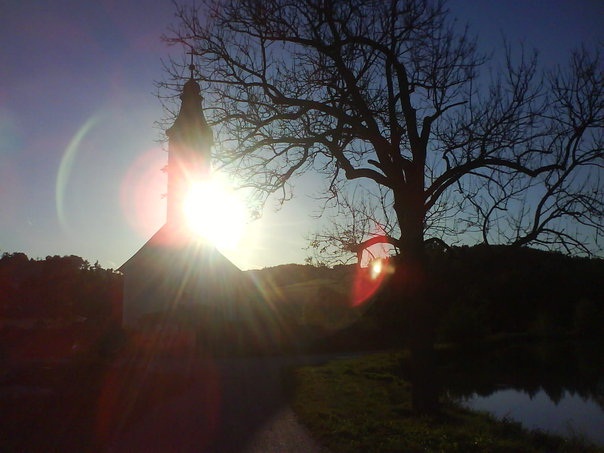 Slnko za  kostolnou vežou