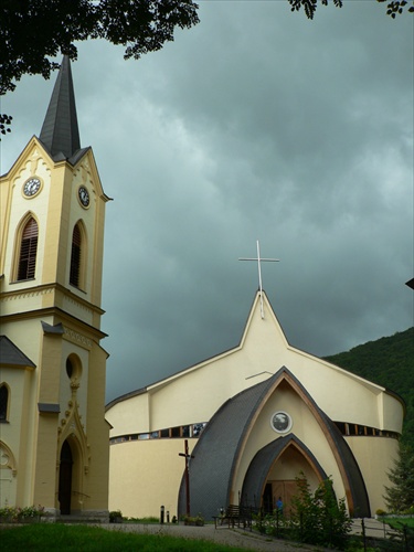Gotický a moderný kostol
