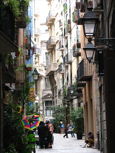 ...ulička v Barcelone