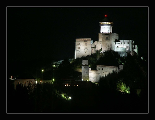 TN hrad v noci II
