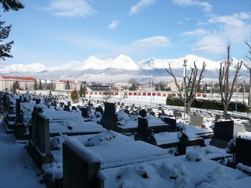 panoráma tatier zo svitovského cintorína