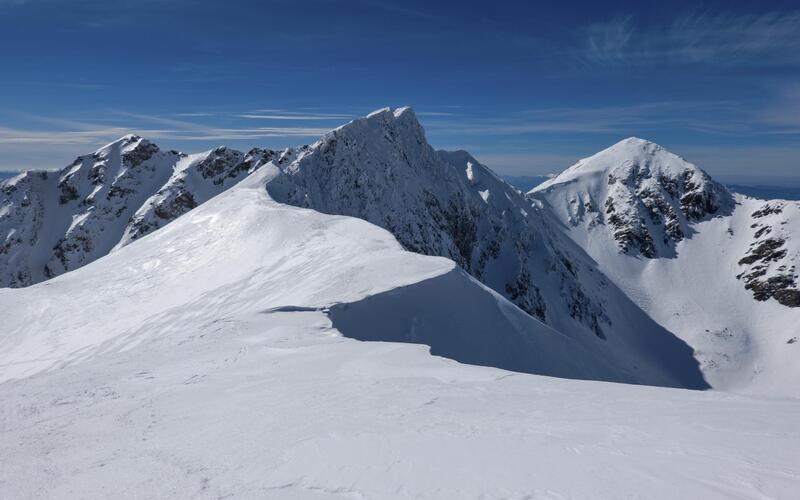 Hory v bielom kabáte