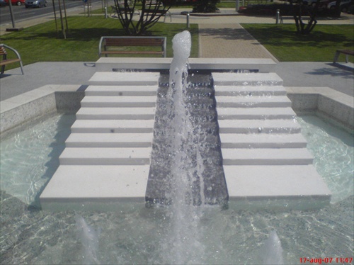 Dekoračná fontána na korze v Senci