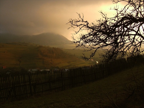 Zvláštna jesenná atmosféra nad Vadičovom