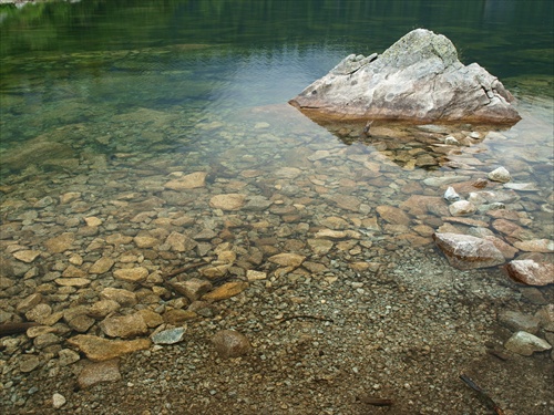 skaly-voda-svetlo