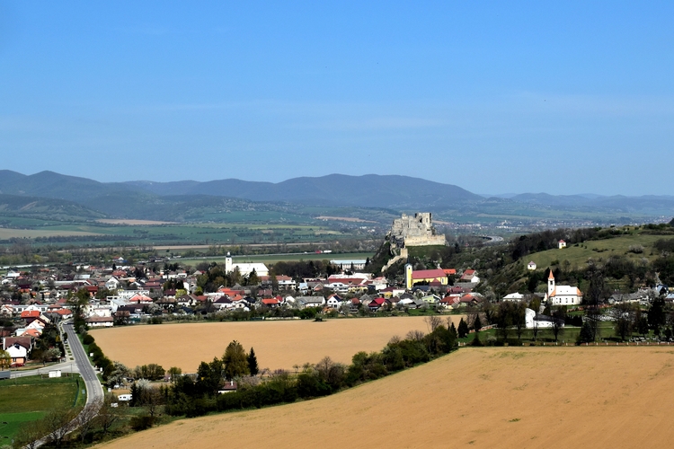 Beckov - obec, ktorá má tri kostoly