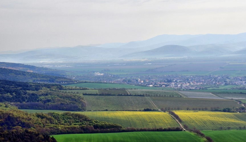 Výhľad z vrchu Plešivec