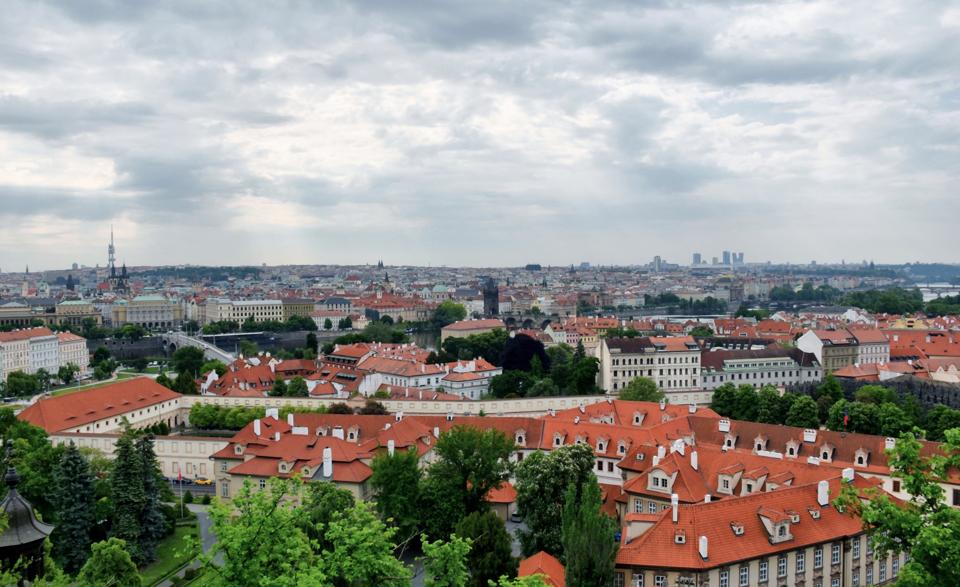 Nad strechami Prahy