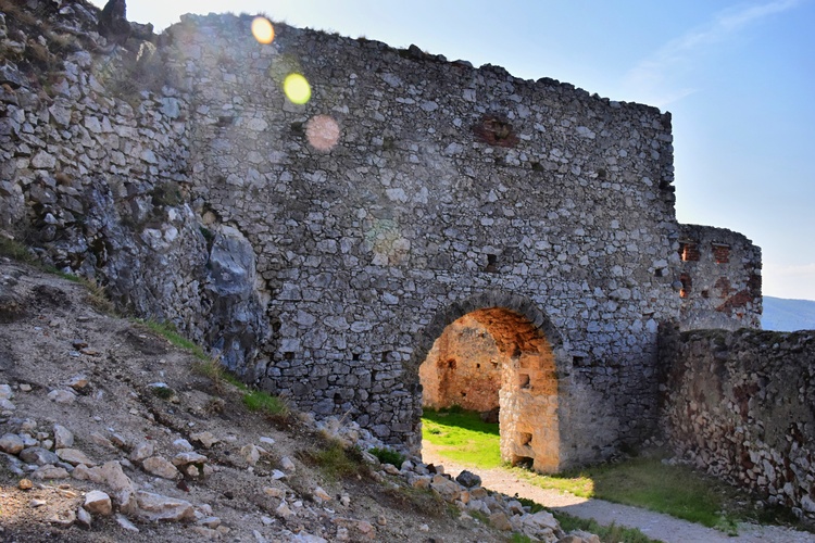 Múry Plaveckého hradu