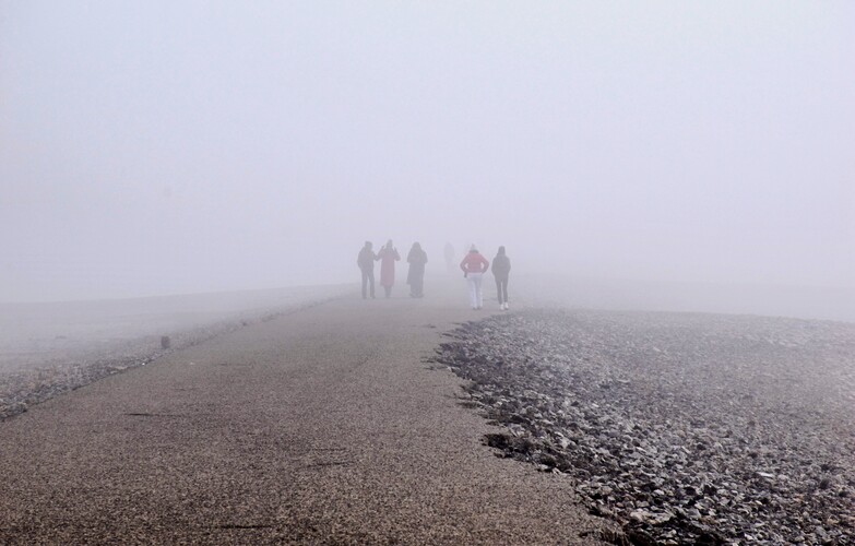 Hmla predo mnou, hmla za mnou