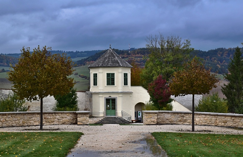 V biskupskej záhrade