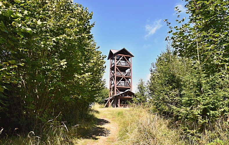 Rozhľadňa na vrchu Tábor (697 m n. m.).