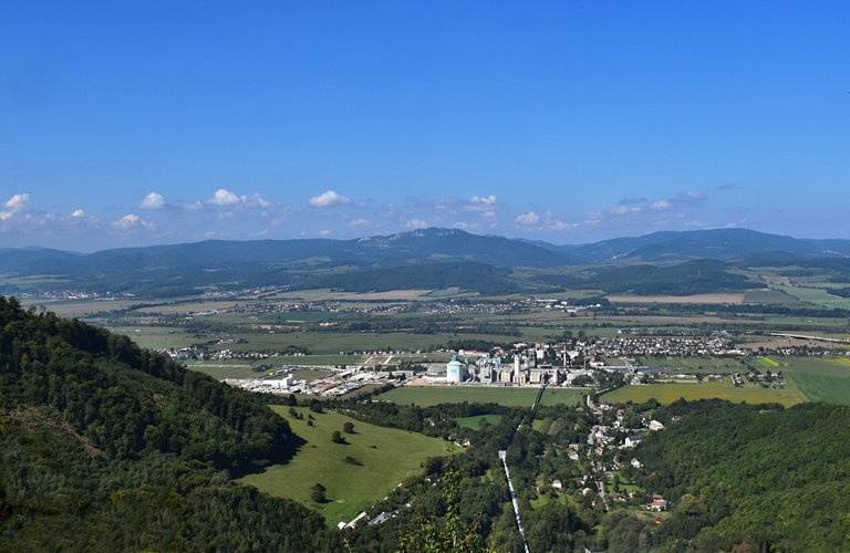 Ladce a Považská cementáreň