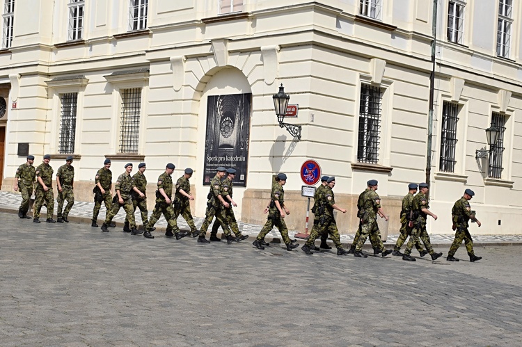 Ľavá-pravá, seno-slama