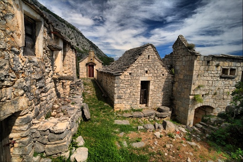 Kamenná dedina