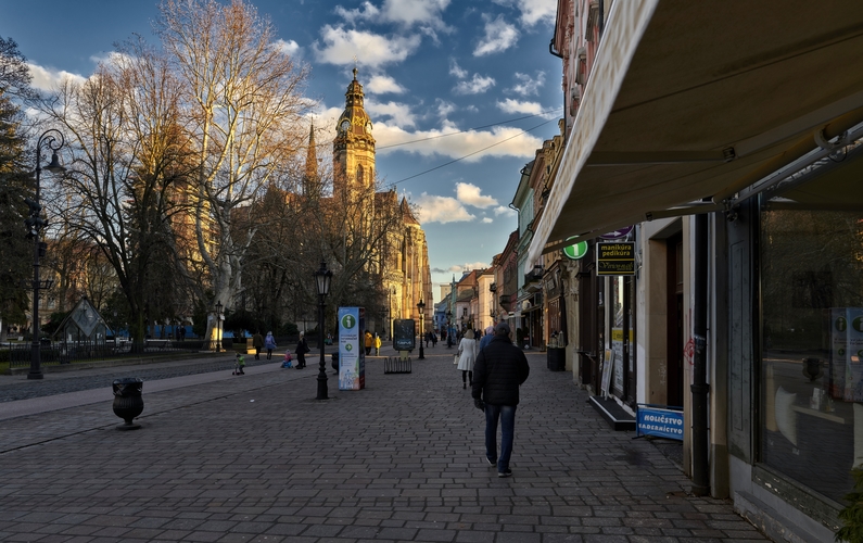 Dolu mestom (Košice).