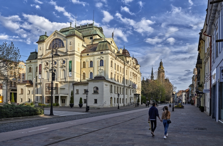 Dolu Hlavnou (Košice).