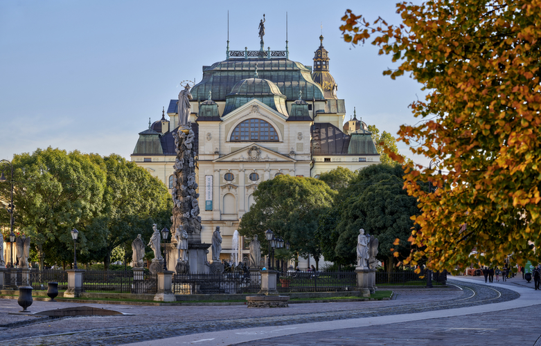 Immaculata a Štátne divadlo, Košice.