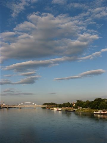 pohľad z mosta na most Bratislava