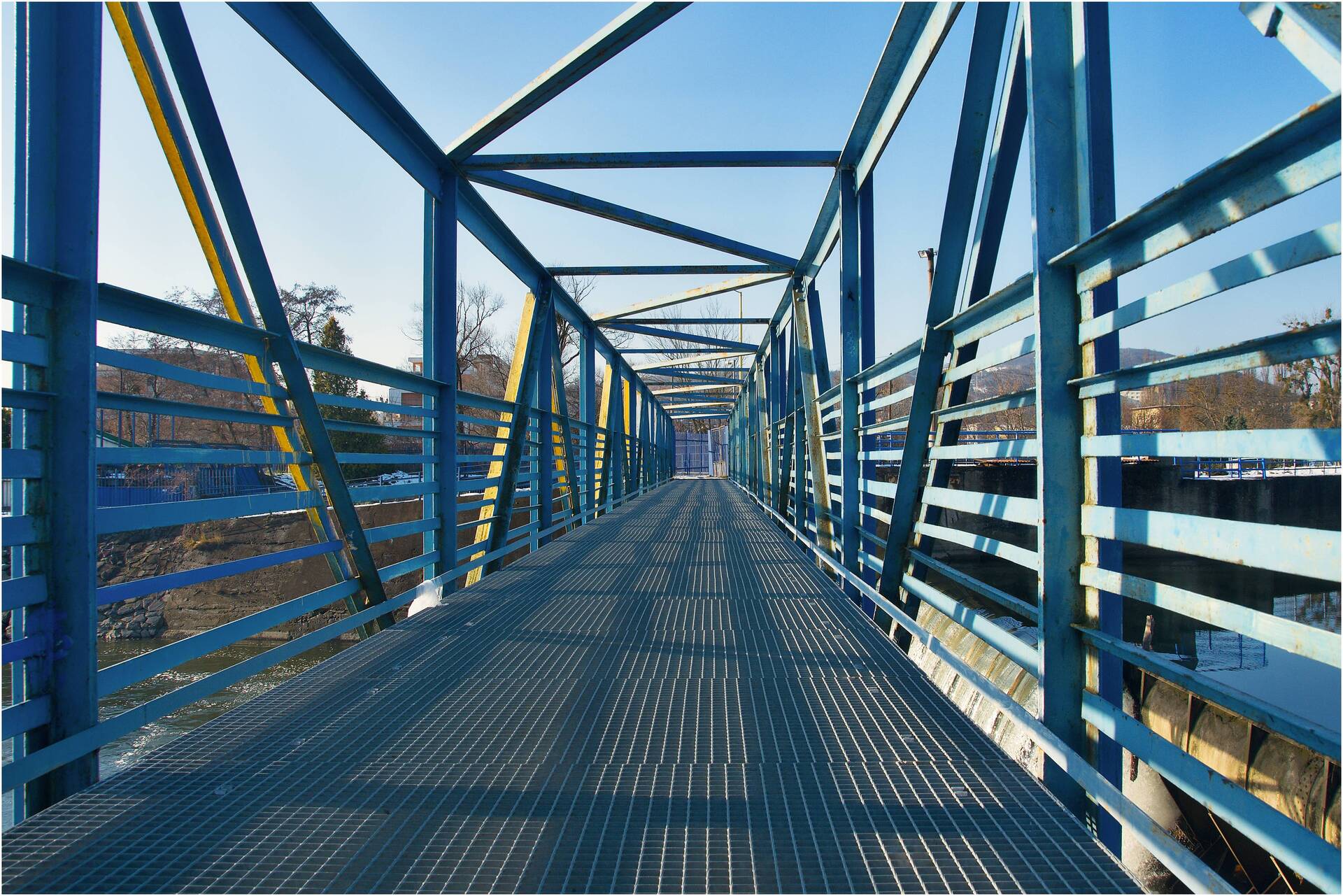 Perspektíva na moste.