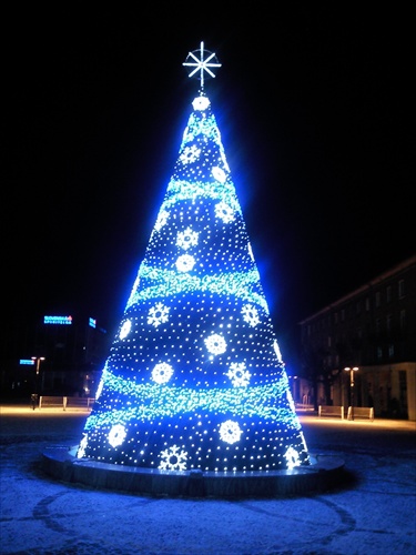 moderný vianočný stromček